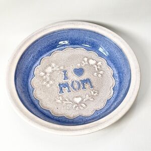 Handmade “I Heart Mom” Pottery Pie Dish – Blue and White Stoneware Baking Dish
